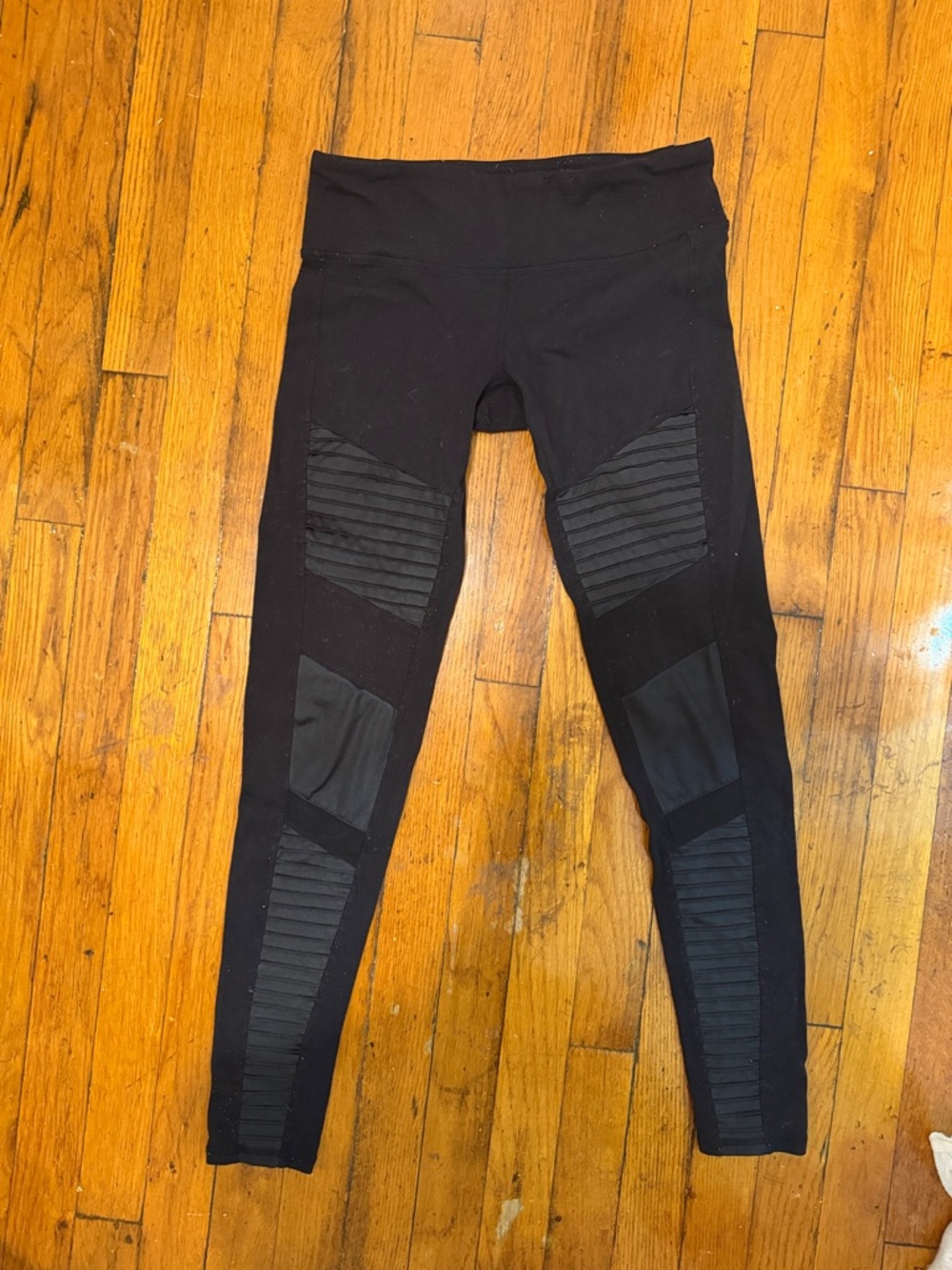 Alo Yoga Moto Leggings - Picture 4 of 5